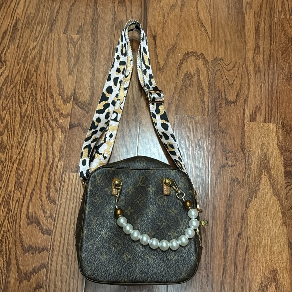 Beautiful refurbished LV with pearl straps and has side hook for crossbody strap